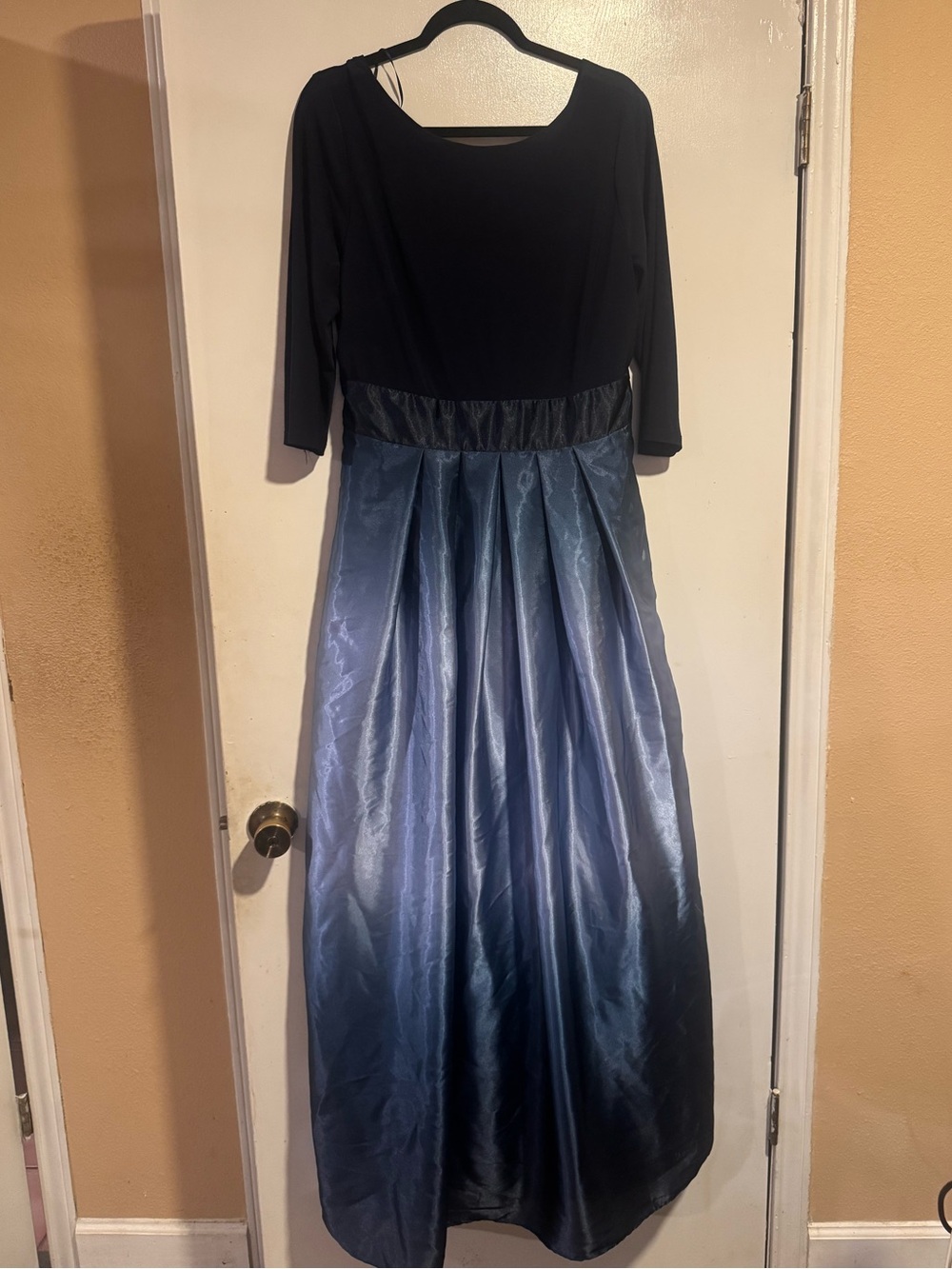 SLNY Ombre Satin Long Formal Gown Navy Blue Size 16 Style 9151111